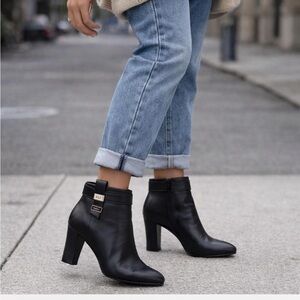 Lauren Ralph Lauren Black Leather Ankle Boots Block Heel Logo Strap Booties 7.5